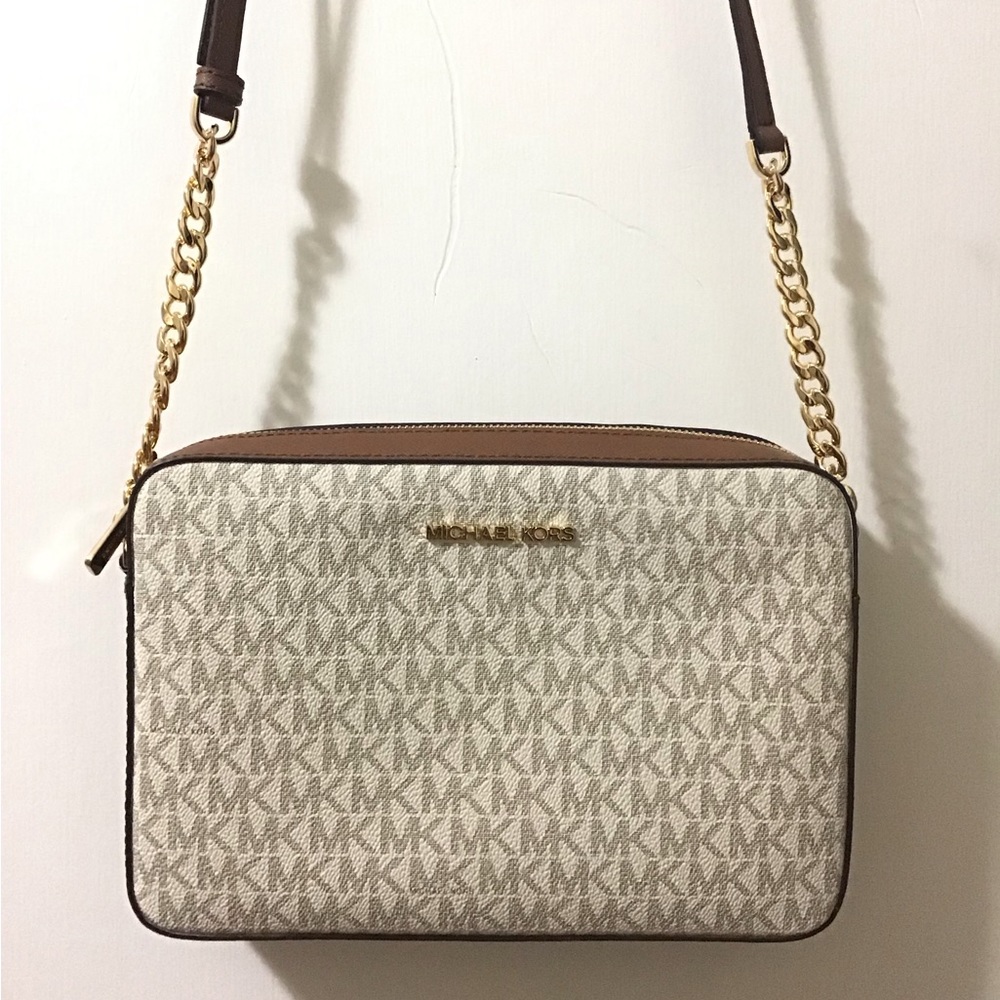 MICHAEL KORS LARGE JET SET ITEM… EAST-WEST CROSSBODY BAG